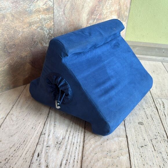 Flippy Pillow Tablet Original Blue iPad EReader Audio Book Stand Plush Lap Easel - Picture 6 of 12